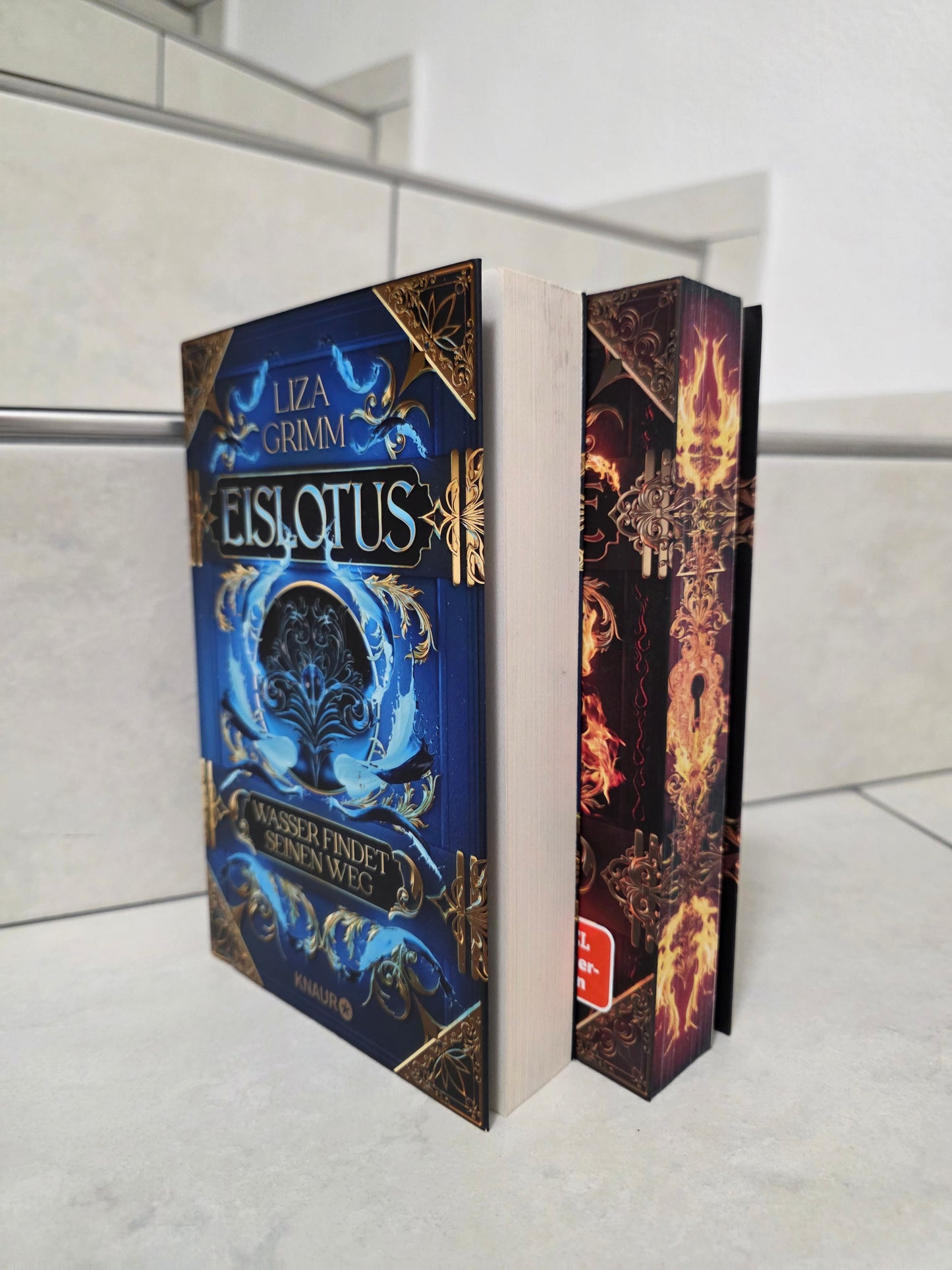 Eislotus & Feuerlilie von Liz Grimm