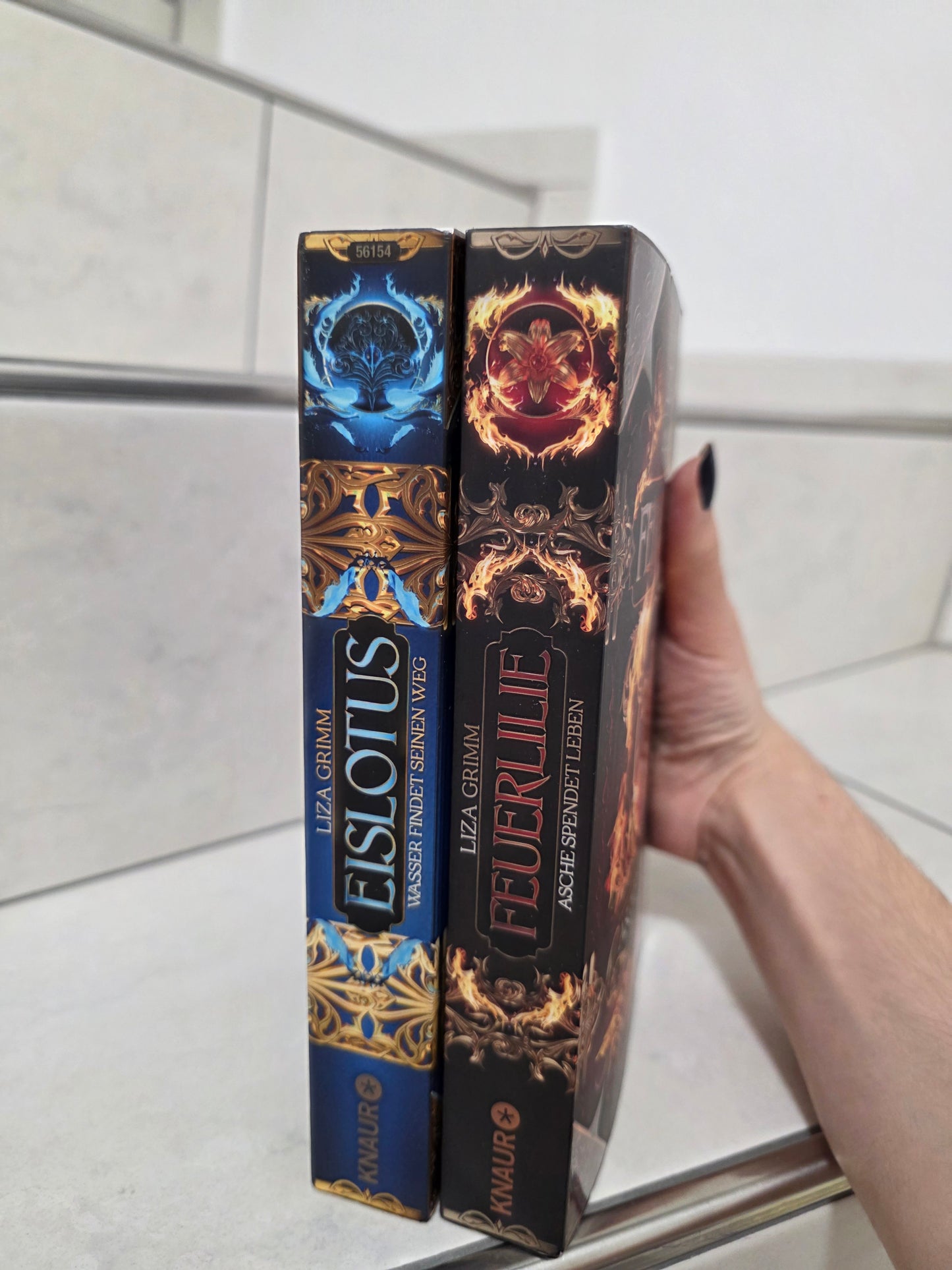 Eislotus & Feuerlilie von Liz Grimm