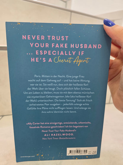 Never Trust Your Fake Husband von Ally Carter