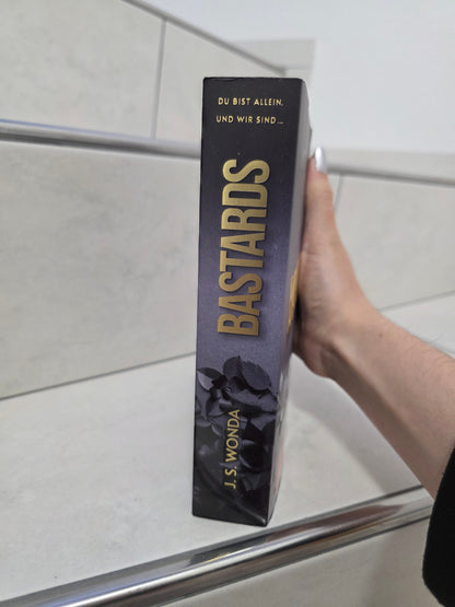 Bastards von J.S. Wonda