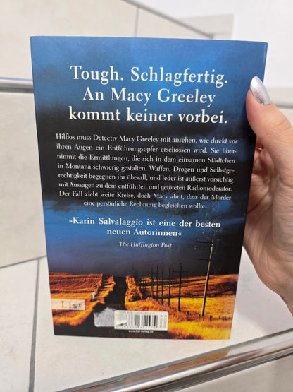Finster ist die Nacht von Karin Salvalaggio