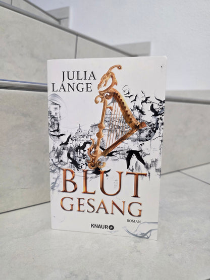 Blutgesang von Julia Lange