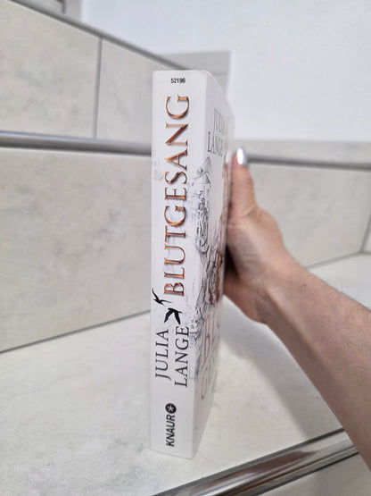 Blutgesang von Julia Lange