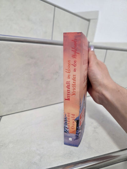 Tannenduft im kleinen Strickladen in den Highlands von Susanne Oswald