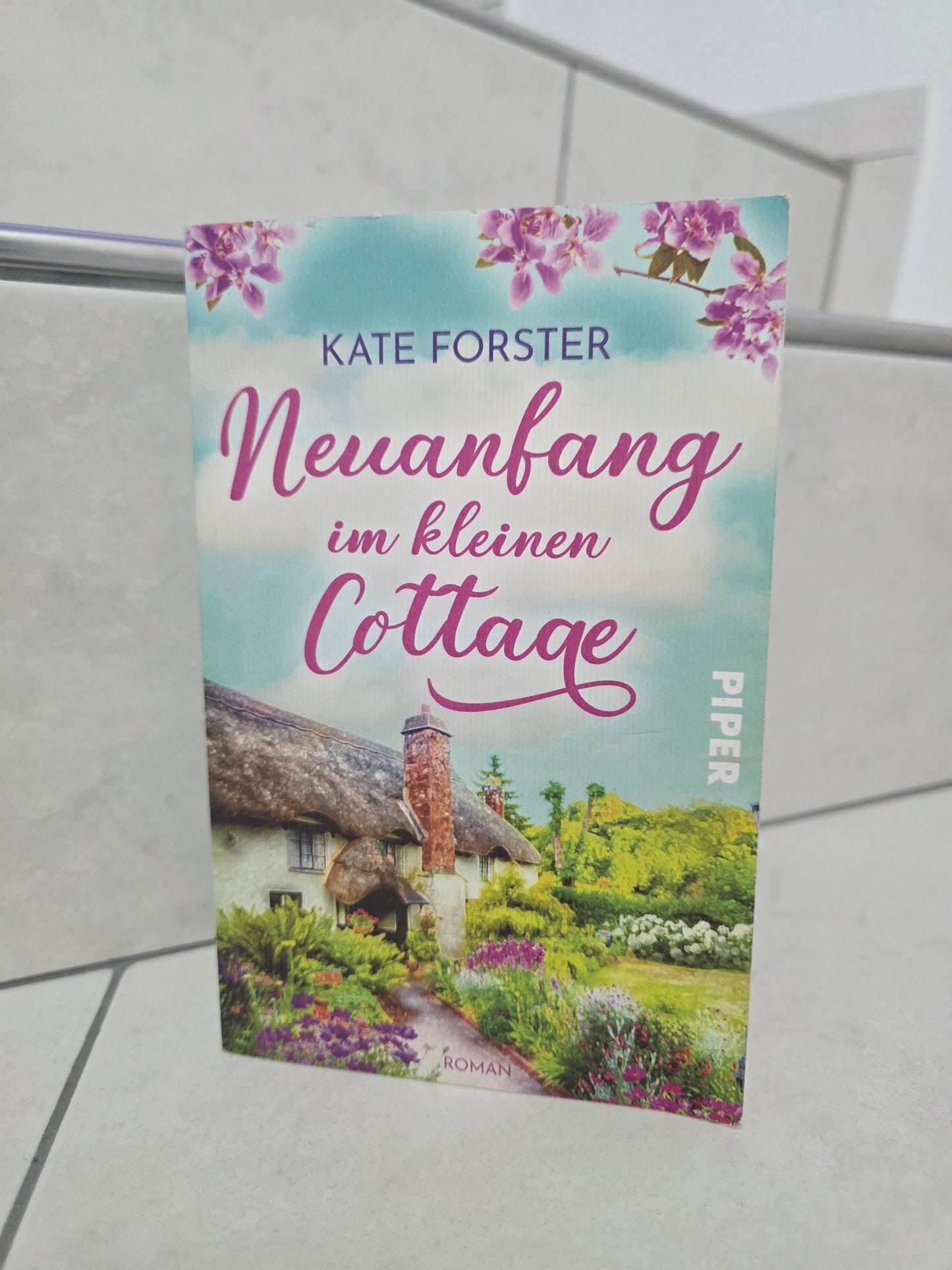 Neuanfang im kleinen Cottage von Kate Forster