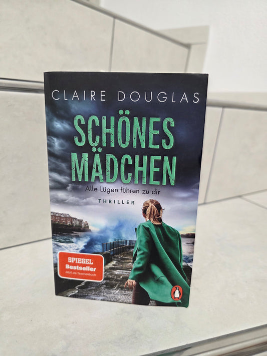 Schönes Mädchen von Claire Douglas
