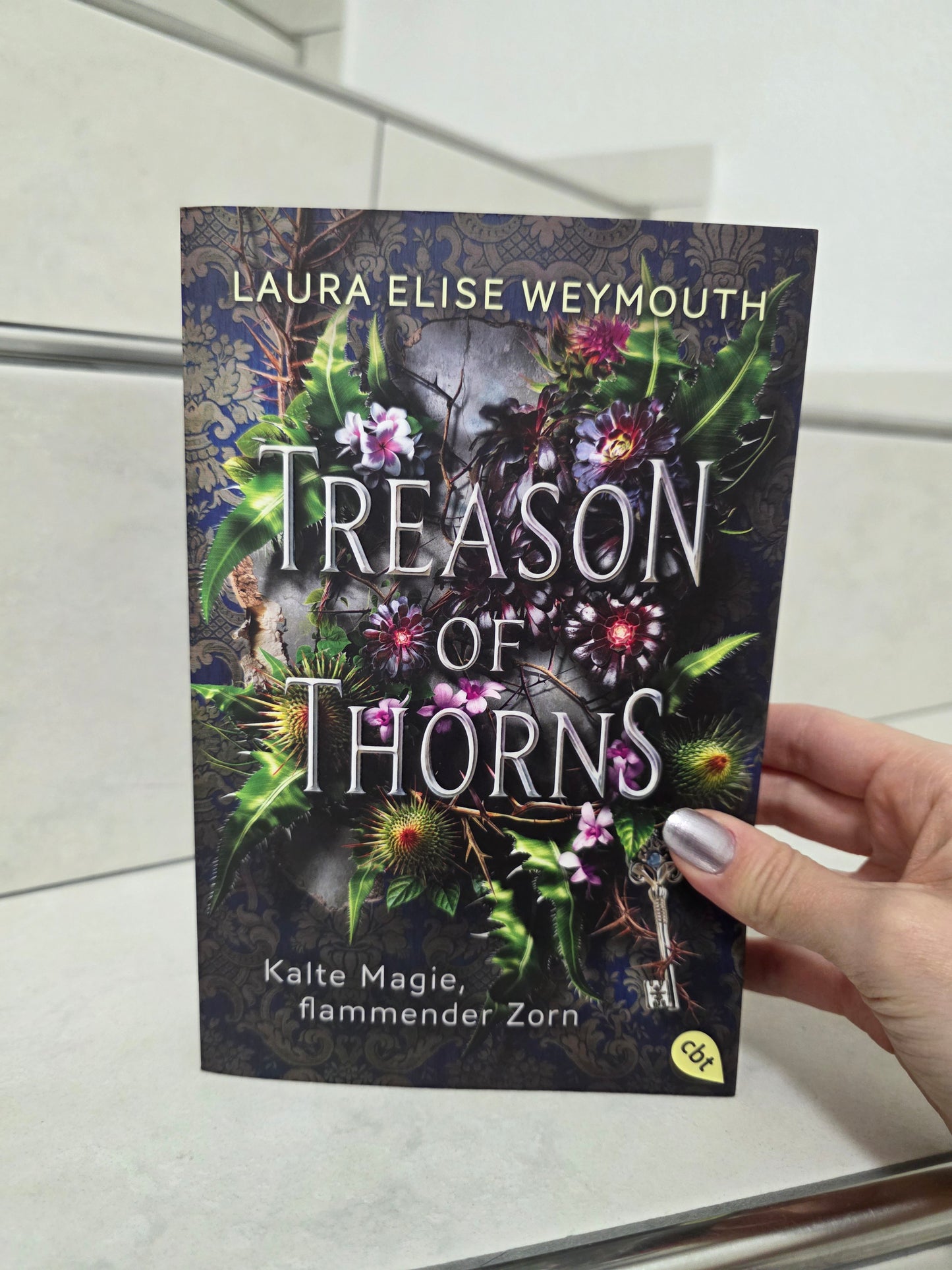 Treason of Thorns von Laura Elise Weymouth