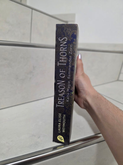 Treason of Thorns von Laura Elise Weymouth