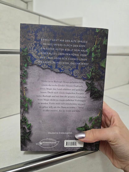 Treason of Thorns von Laura Elise Weymouth