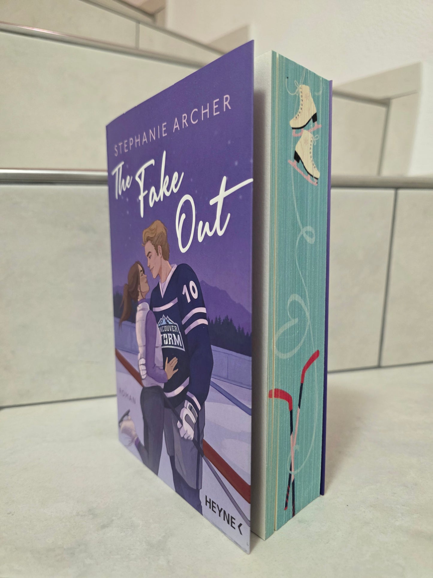 The Fake Out von Stephanie Archer