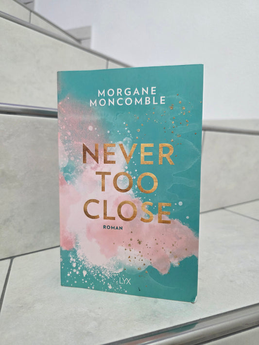 Never too close von Morgane Moncomble