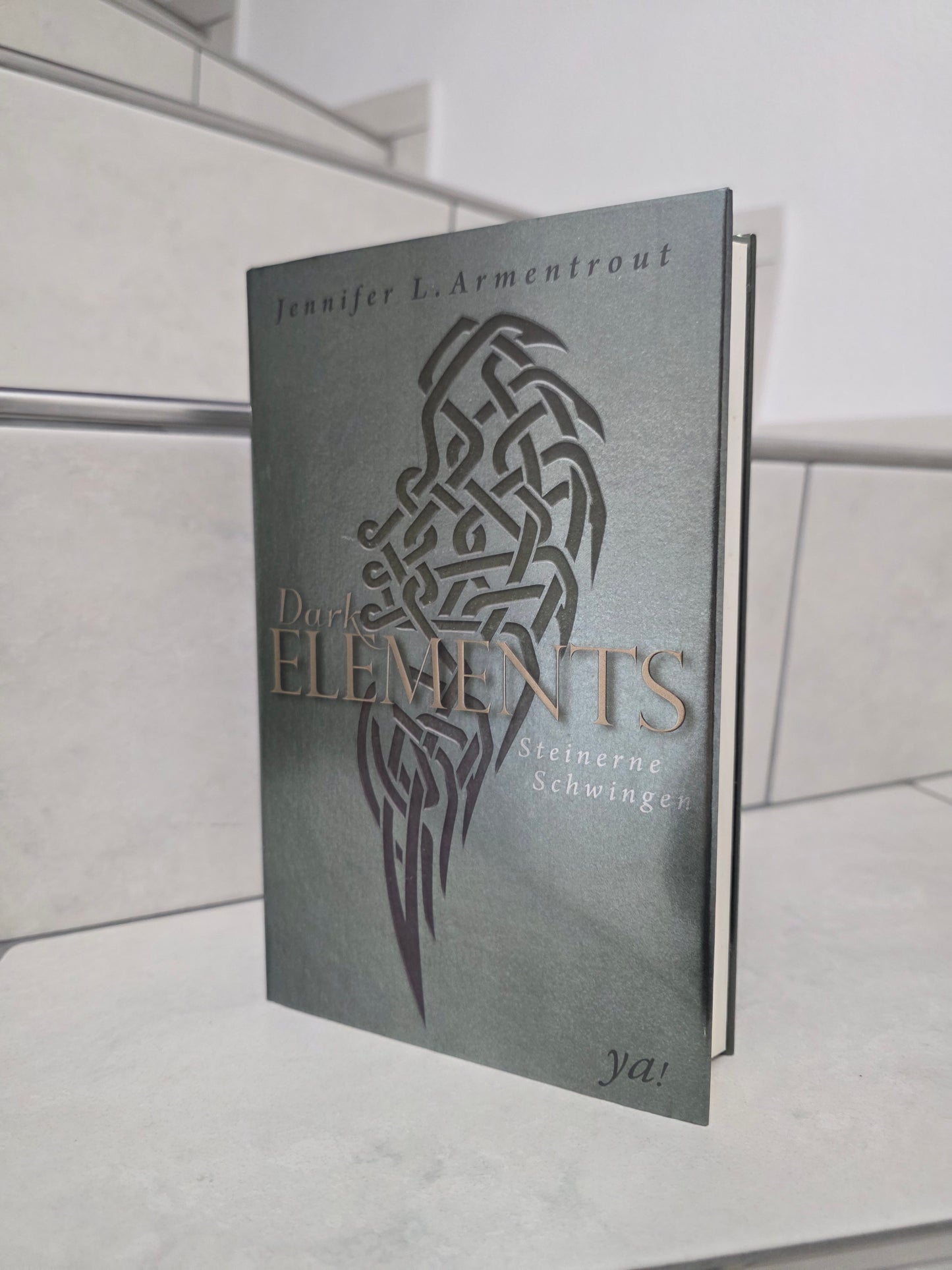 Dark Elements: Steineres Schwingen von Jennifer L. Armentrout