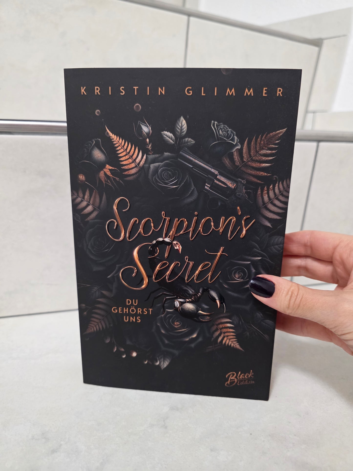 Scorpion's Secret: Du gehörst uns von Kristin Glimmer