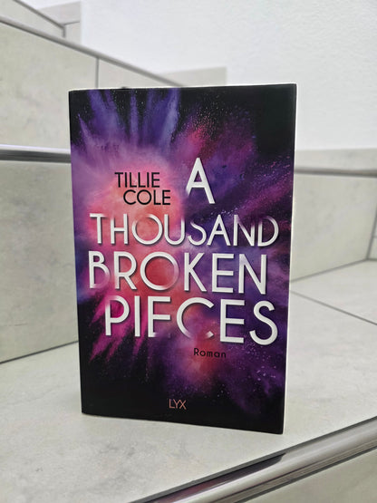 A thousand broken Pieces von Tillie Cole