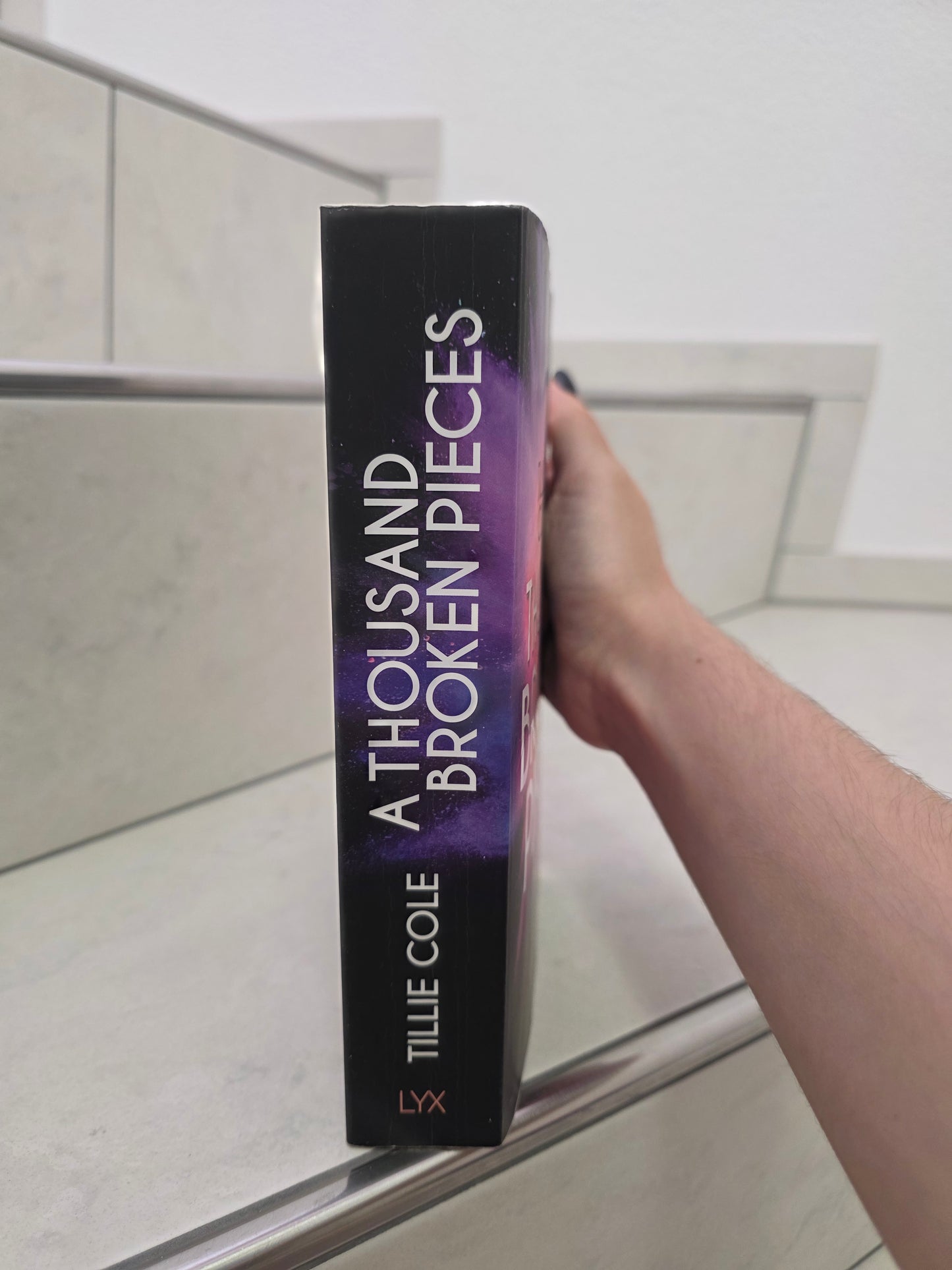 A thousand broken Pieces von Tillie Cole