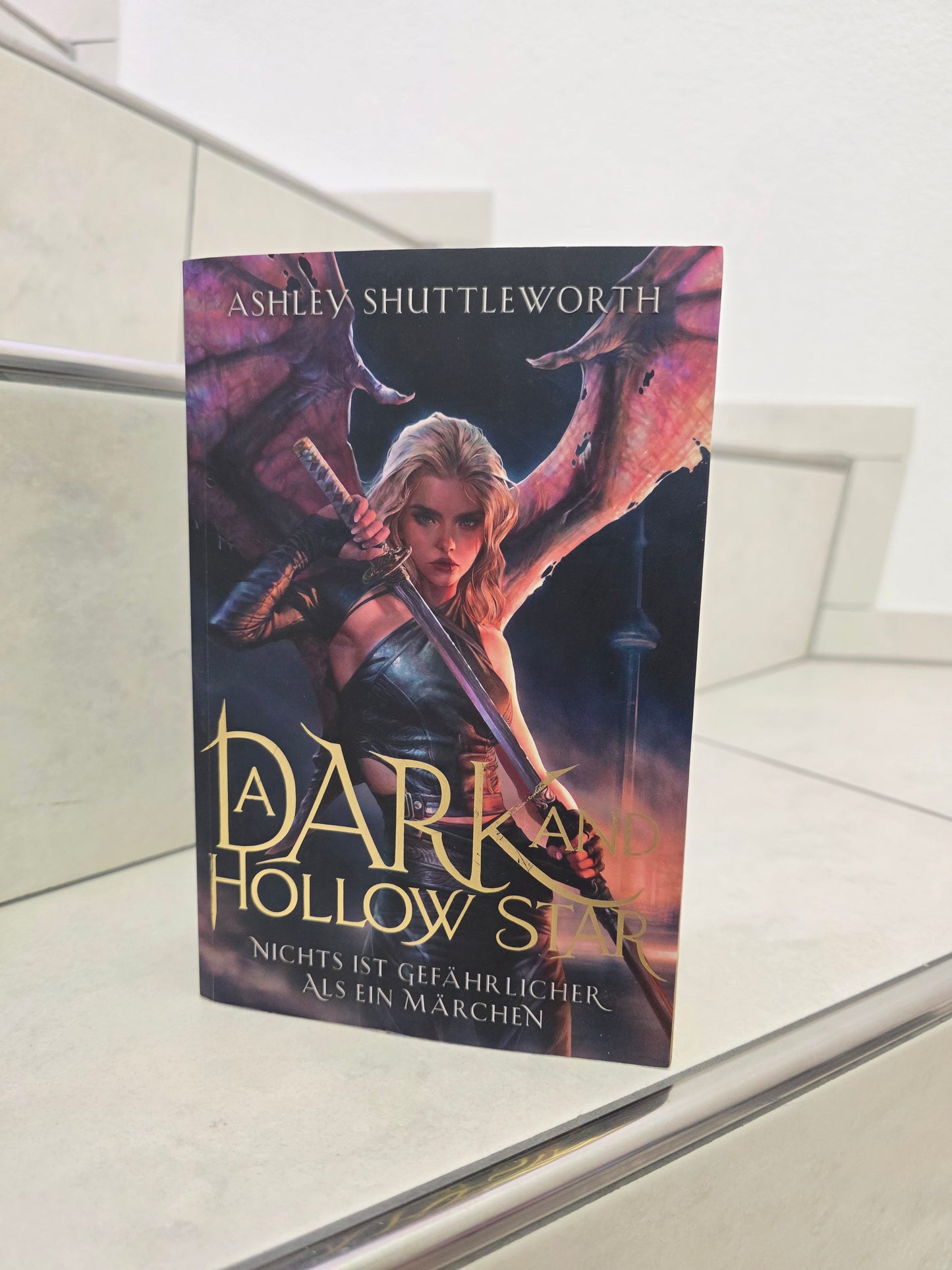 A dark and hollow star von Ashley Shuttleworth