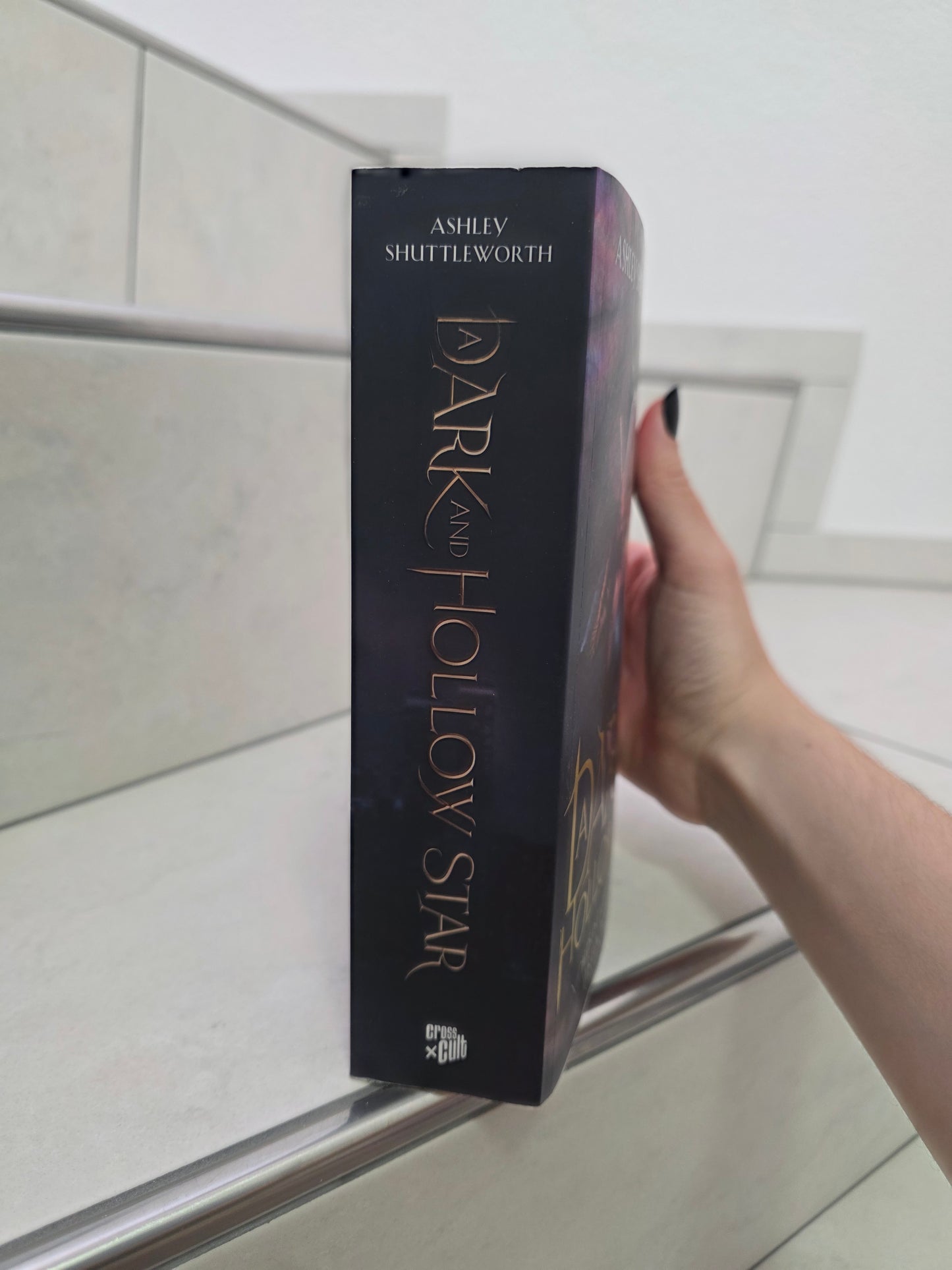 A dark and hollow star von Ashley Shuttleworth