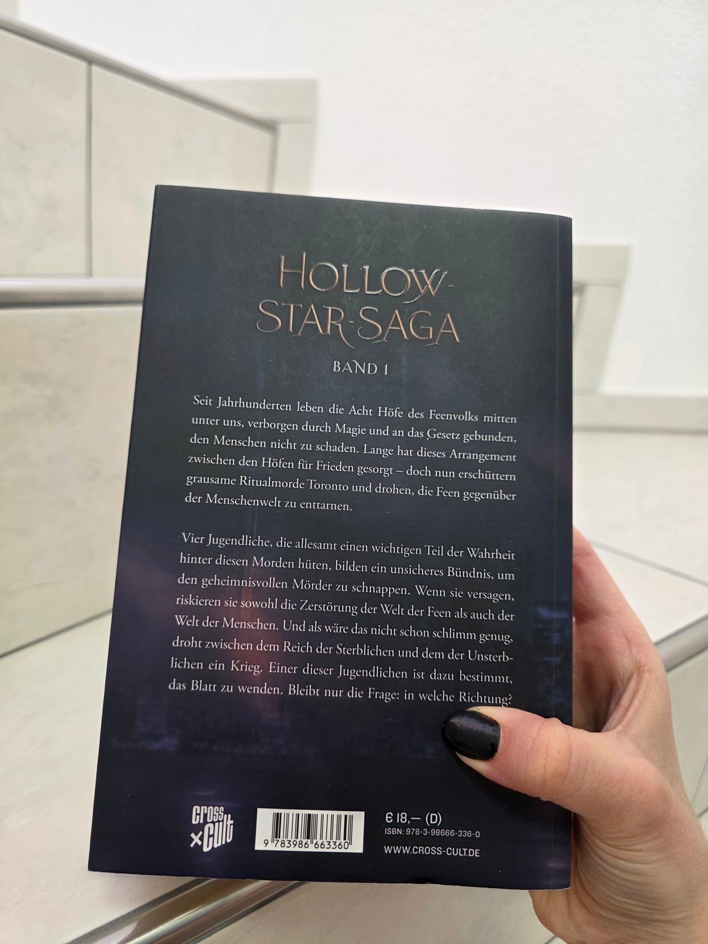 A dark and hollow star von Ashley Shuttleworth
