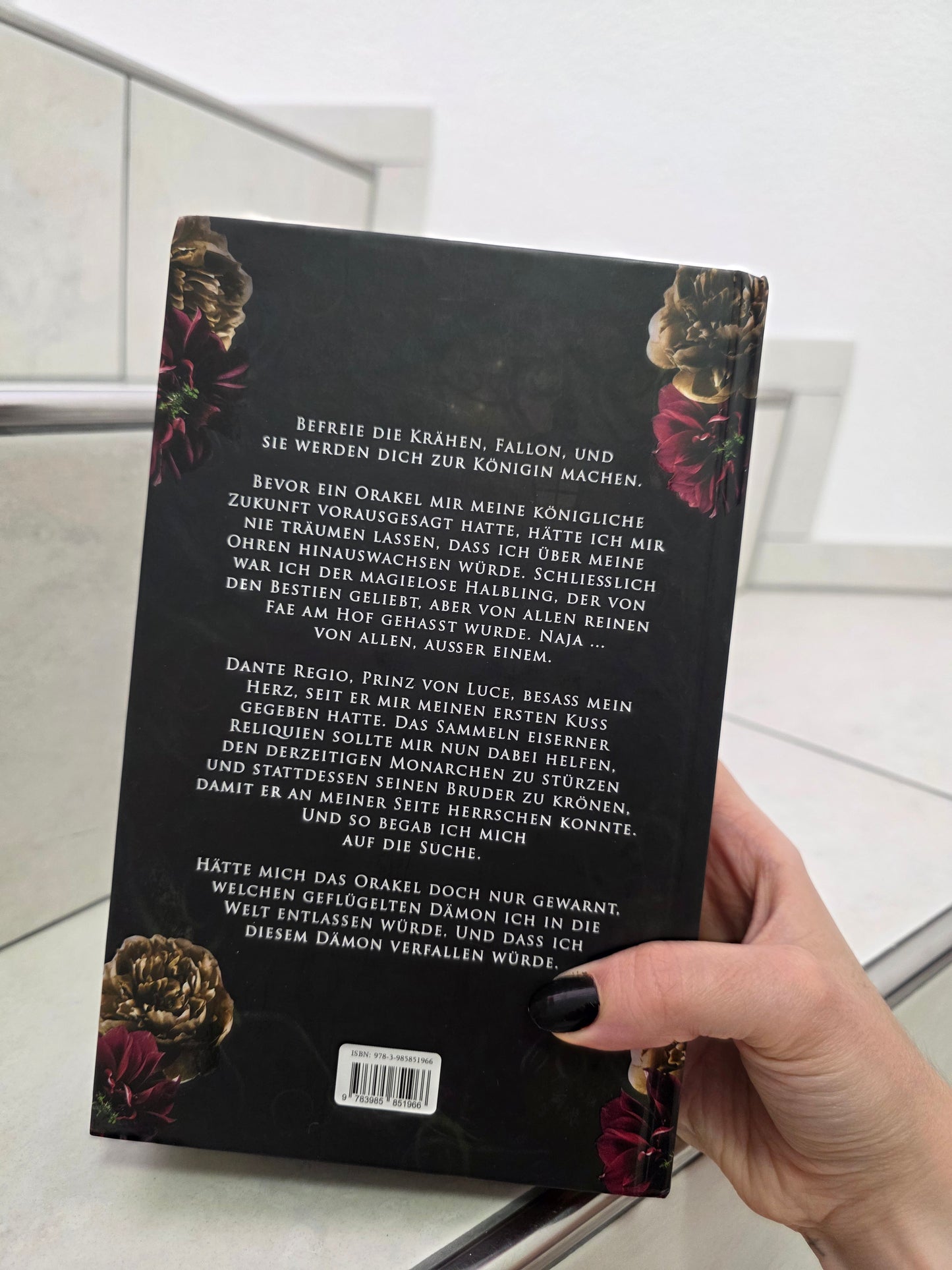 House of Beating Wings von Olivia Wildenstein