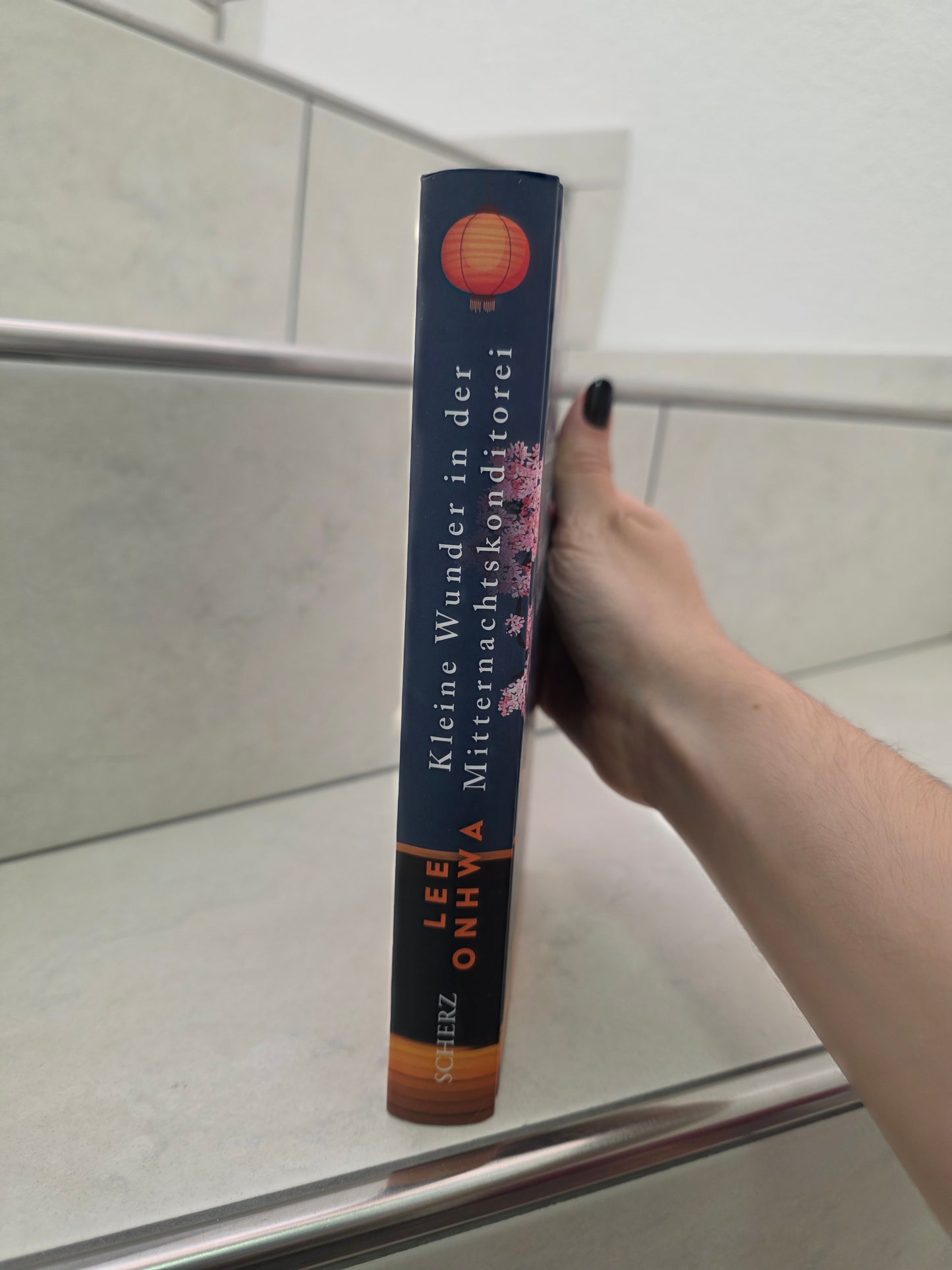 Kleine Wunder in der Mitternachtskonditorei von Lee Onhwa