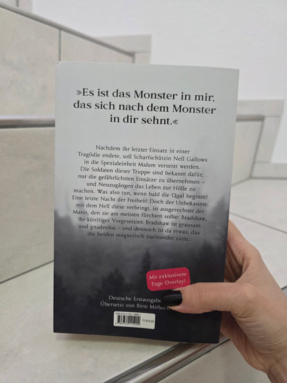 Leave Me Behind von K. M. Moronova