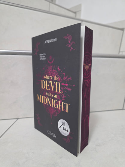 Where the Devil waits at Midnight von Aspen Skye