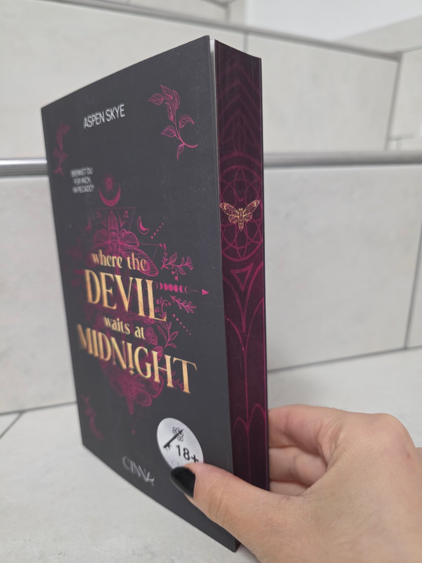 Where the Devil waits at Midnight von Aspen Skye