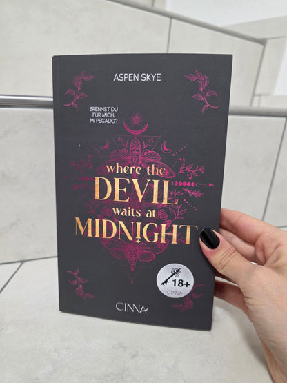 Where the Devil waits at Midnight von Aspen Skye
