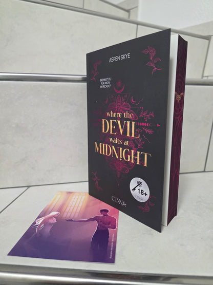 Where the Devil waits at Midnight von Aspen Skye