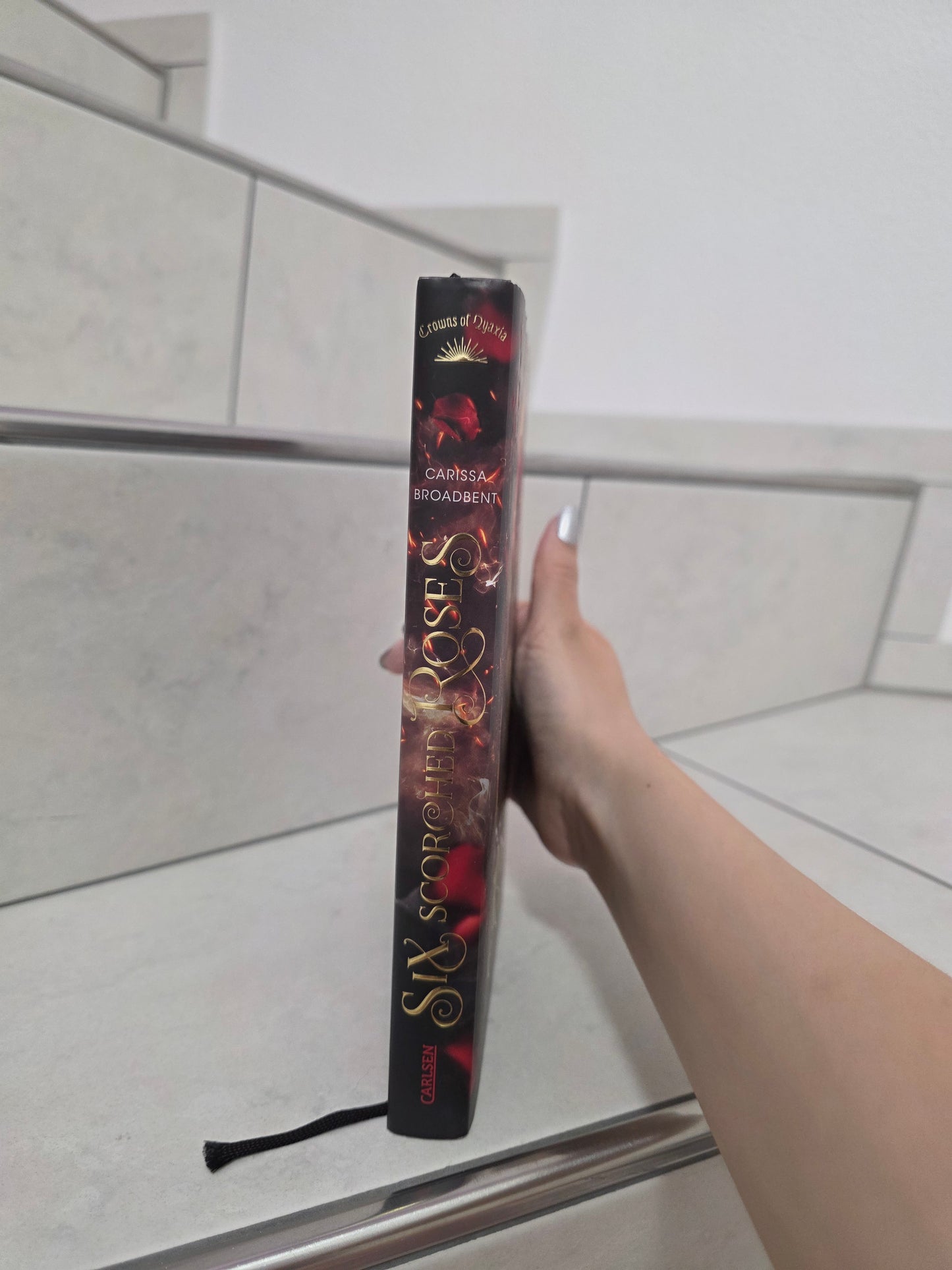 Six Scorched Roses von Carrisa Broadbent