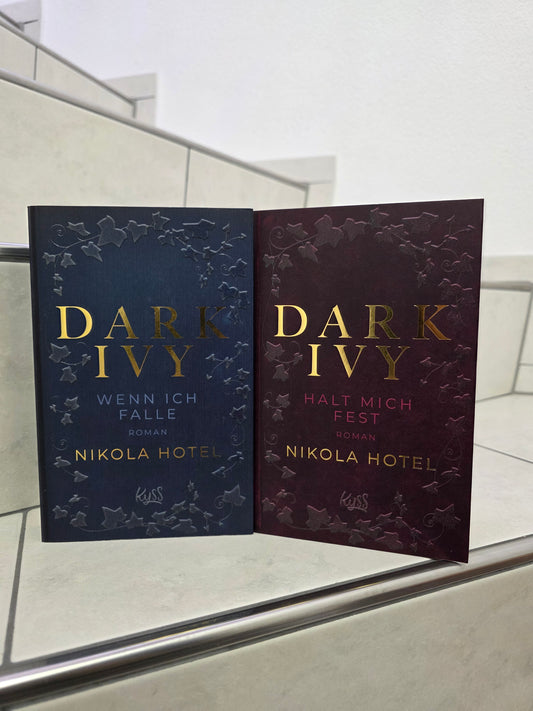 Dark Ivy 1&2 von Nikola Hotel