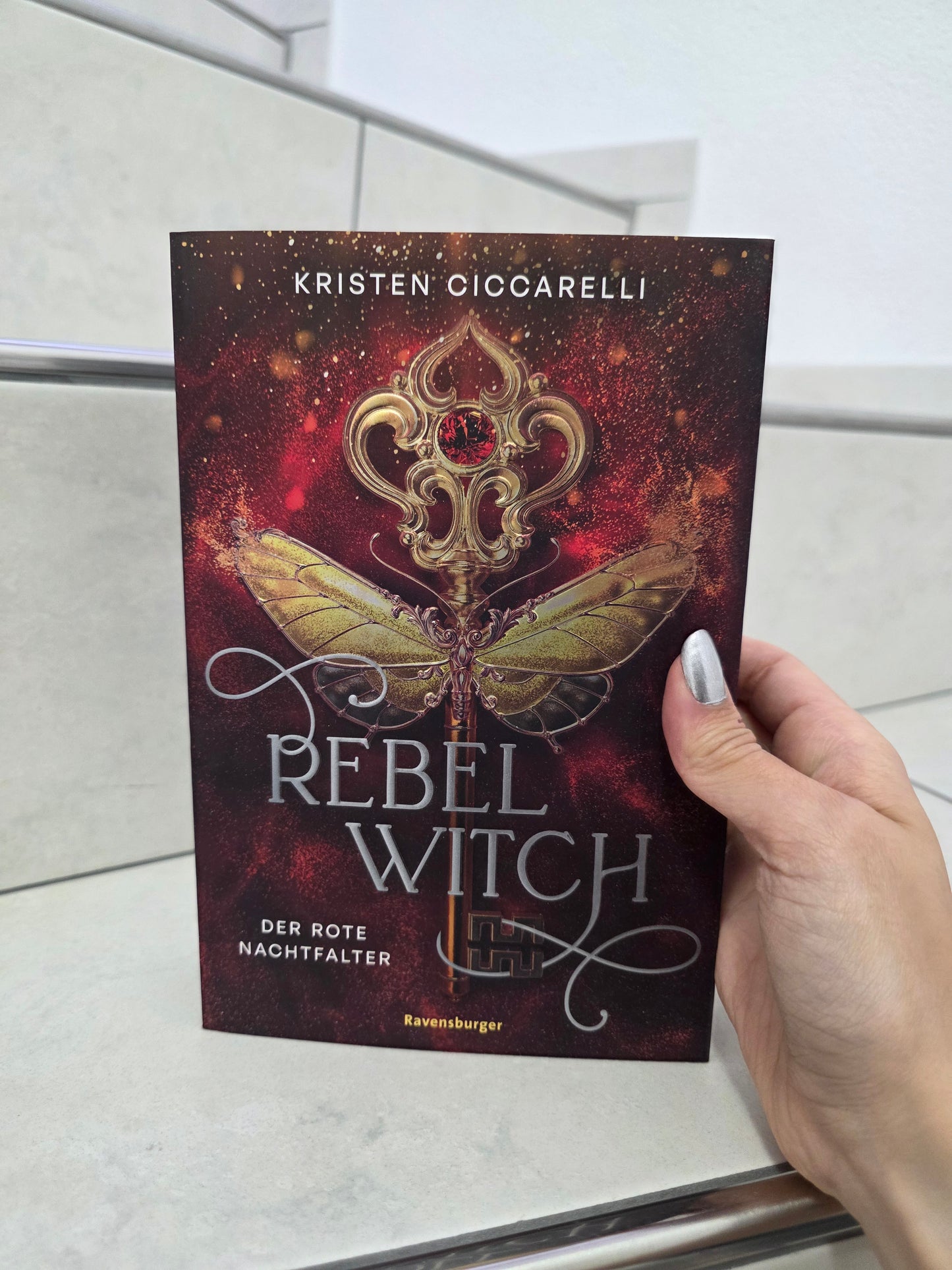 Rebel Witch: Der rote Nachtfalter von Kristen Ciccarelli