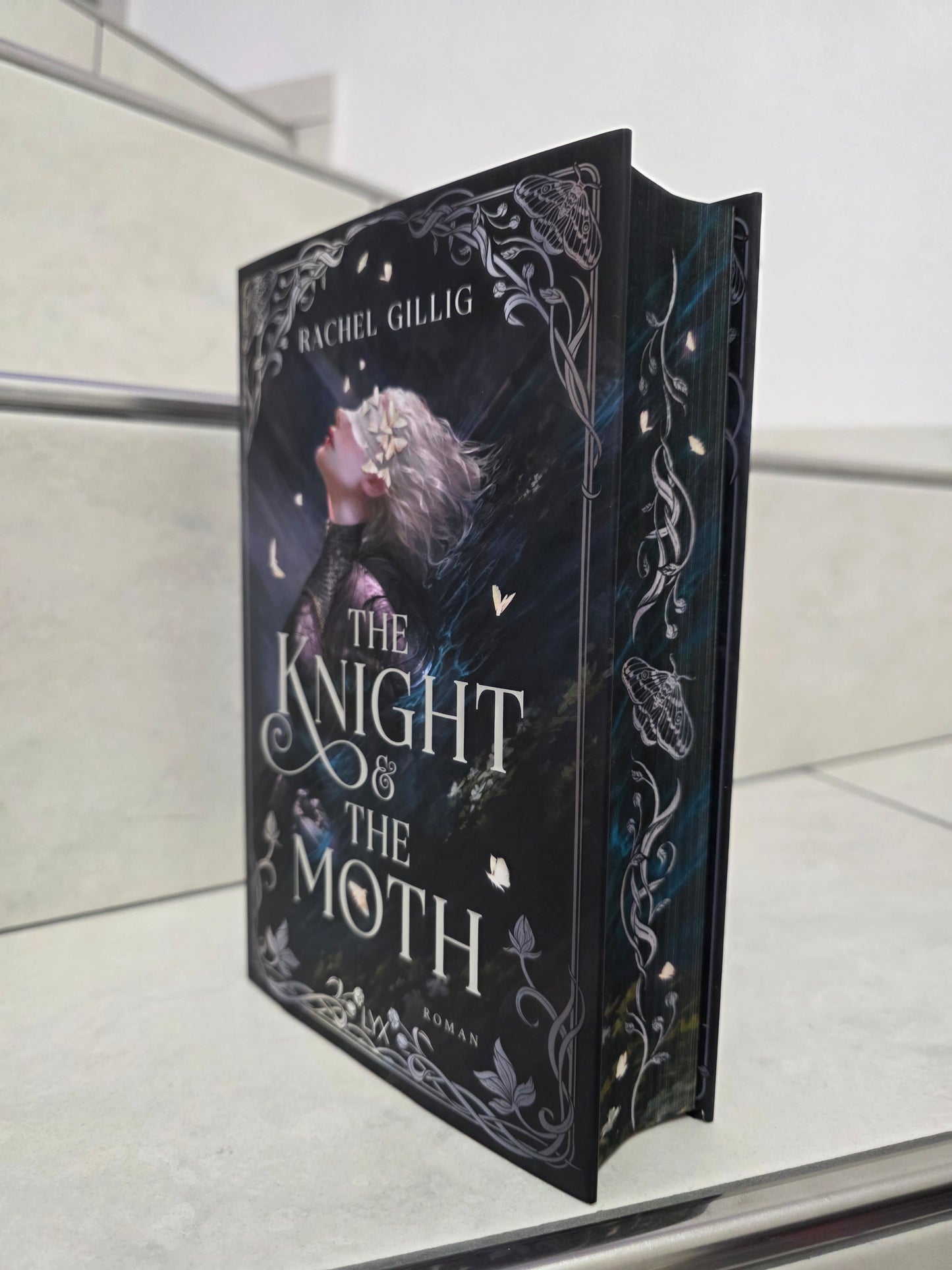 The Knight & the Moth von Rachel Gillig