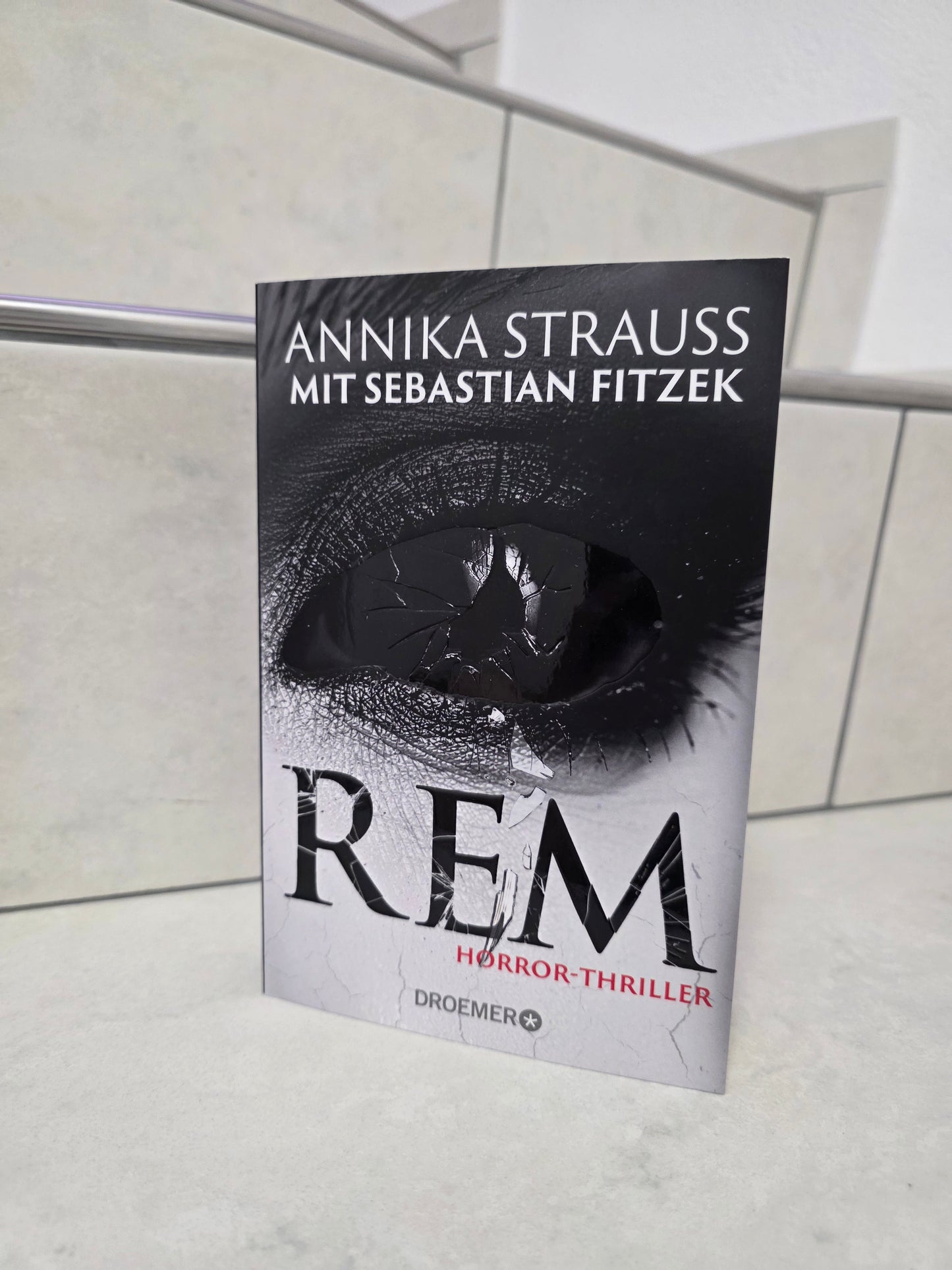 REM von Annika Strauss & Sebastian Fitzek