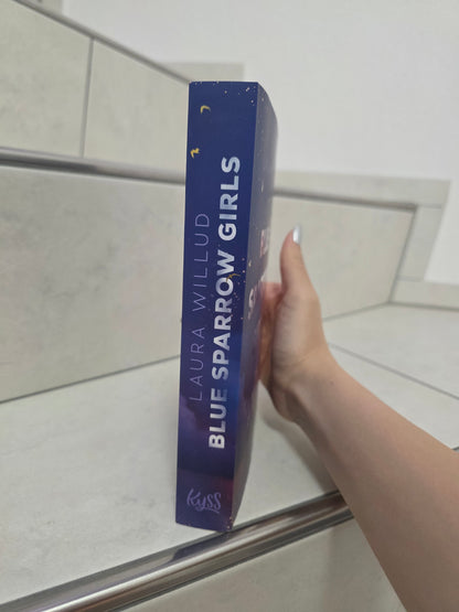 Blue Sparrow Girls von Laura Willud