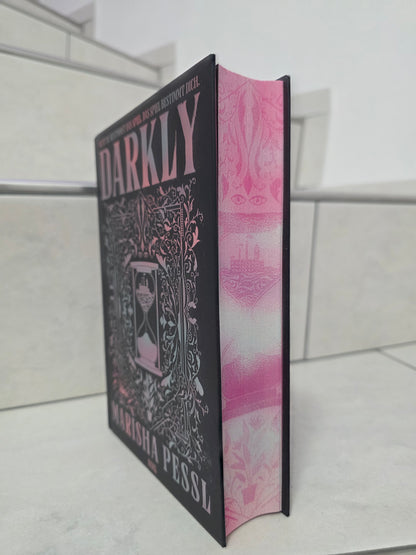 Darkly von Marisha Pessl