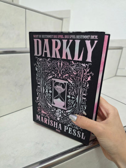 Darkly von Marisha Pessl