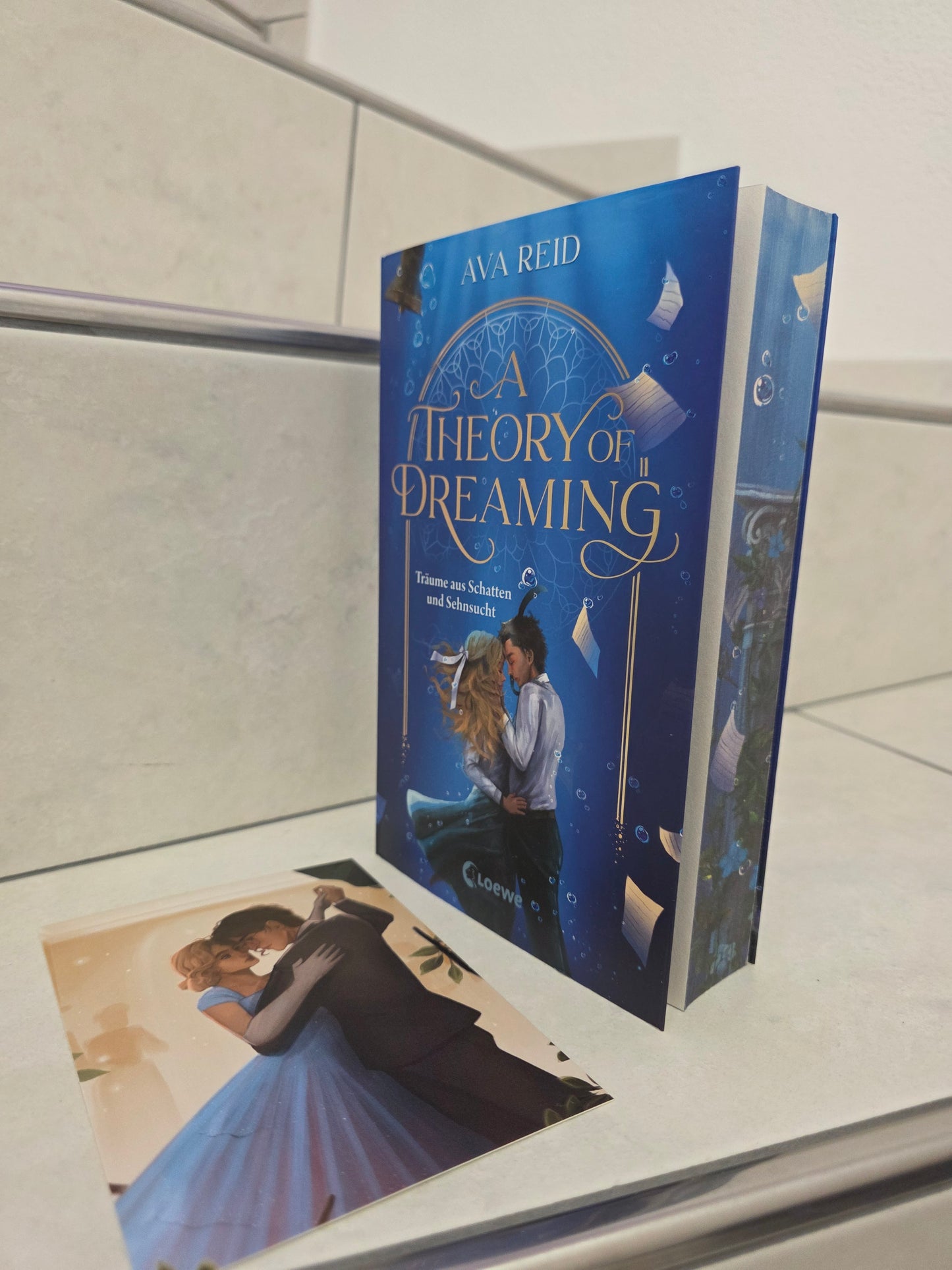 A Theory of Dreaming von Ava Reid