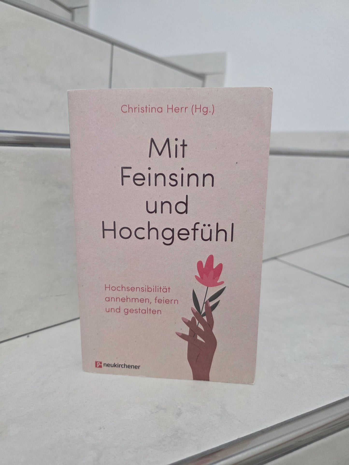 Mit Feinsinn und Hochgefühl von Christina Herr