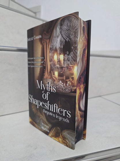 Myths of Shapeshifters von Emelie Chiara