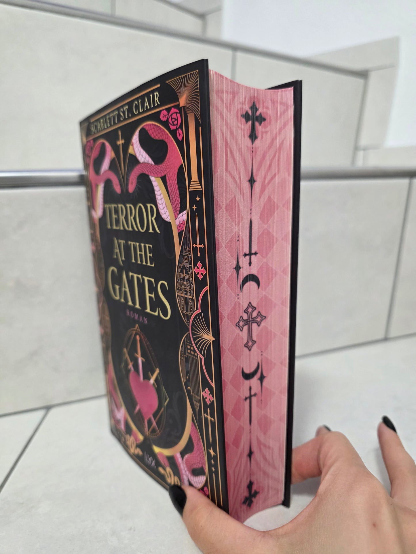 Terror at the Gates von Scarlett St. Clair