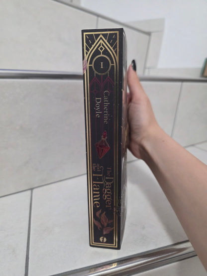 The Dagger and the Flame von Catherine Doyle