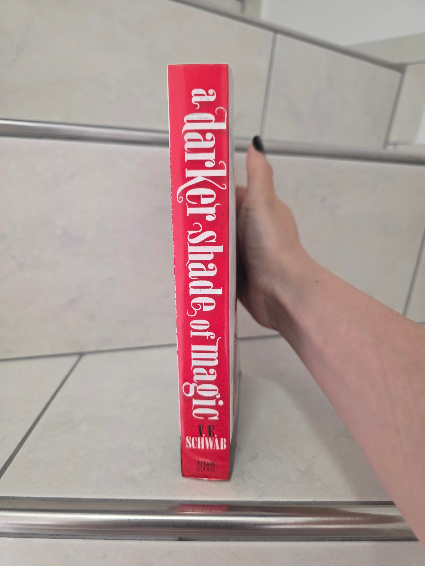 a darker shade of magic by V.E. Schwab