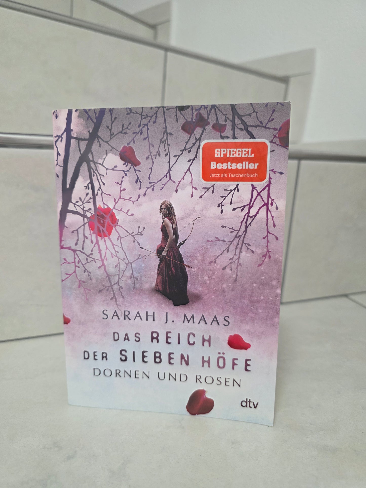 Das Reich der sieben Höfe: Dornen und Rosen von Sarah J. Maas