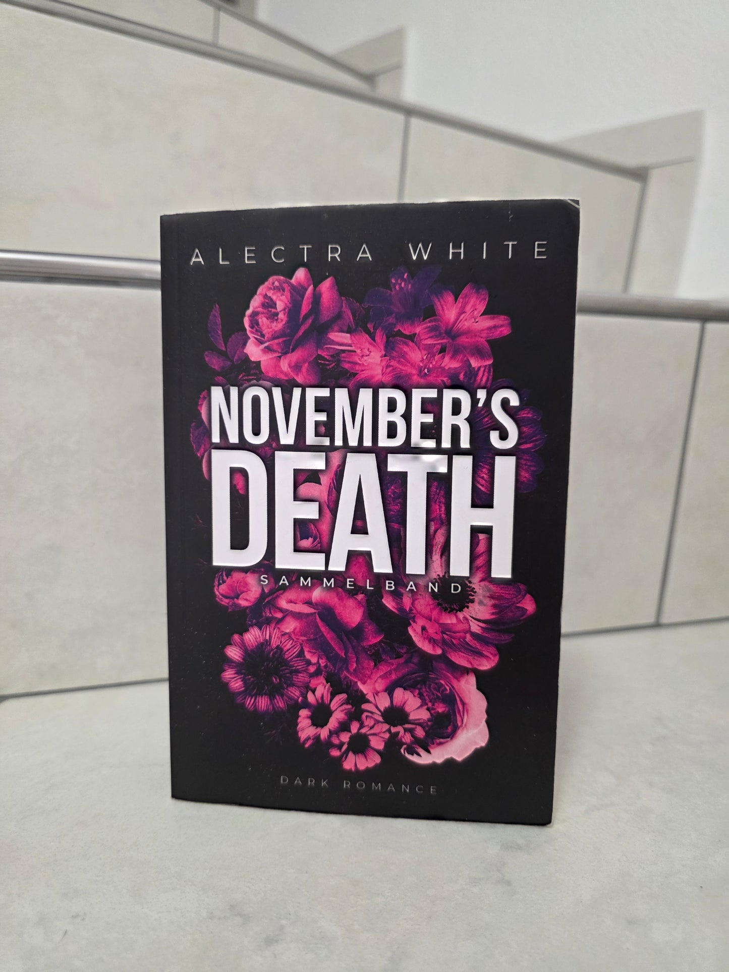 November's Death Sammelband von Alectra White