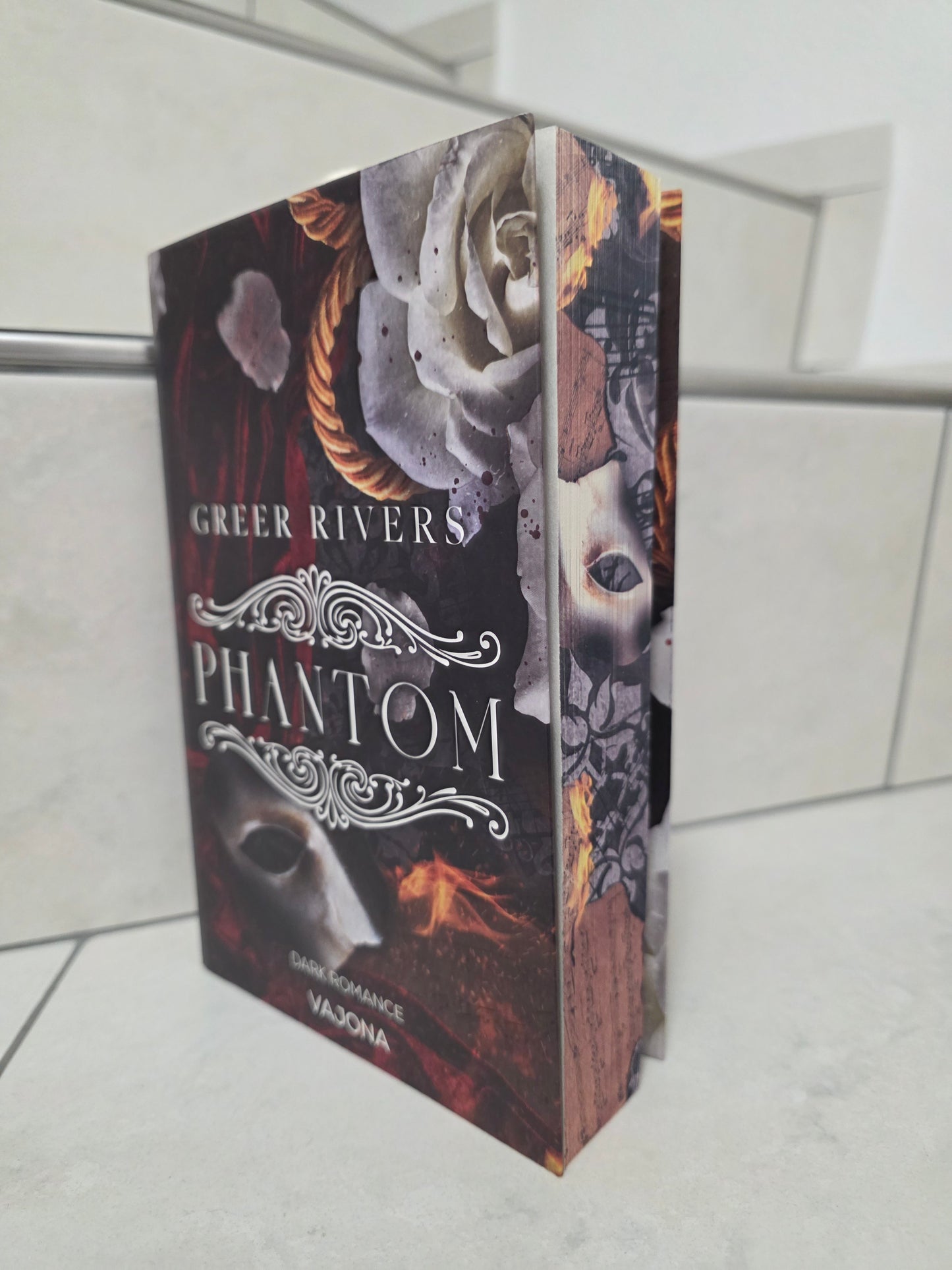 Phantom von Greer Rivers