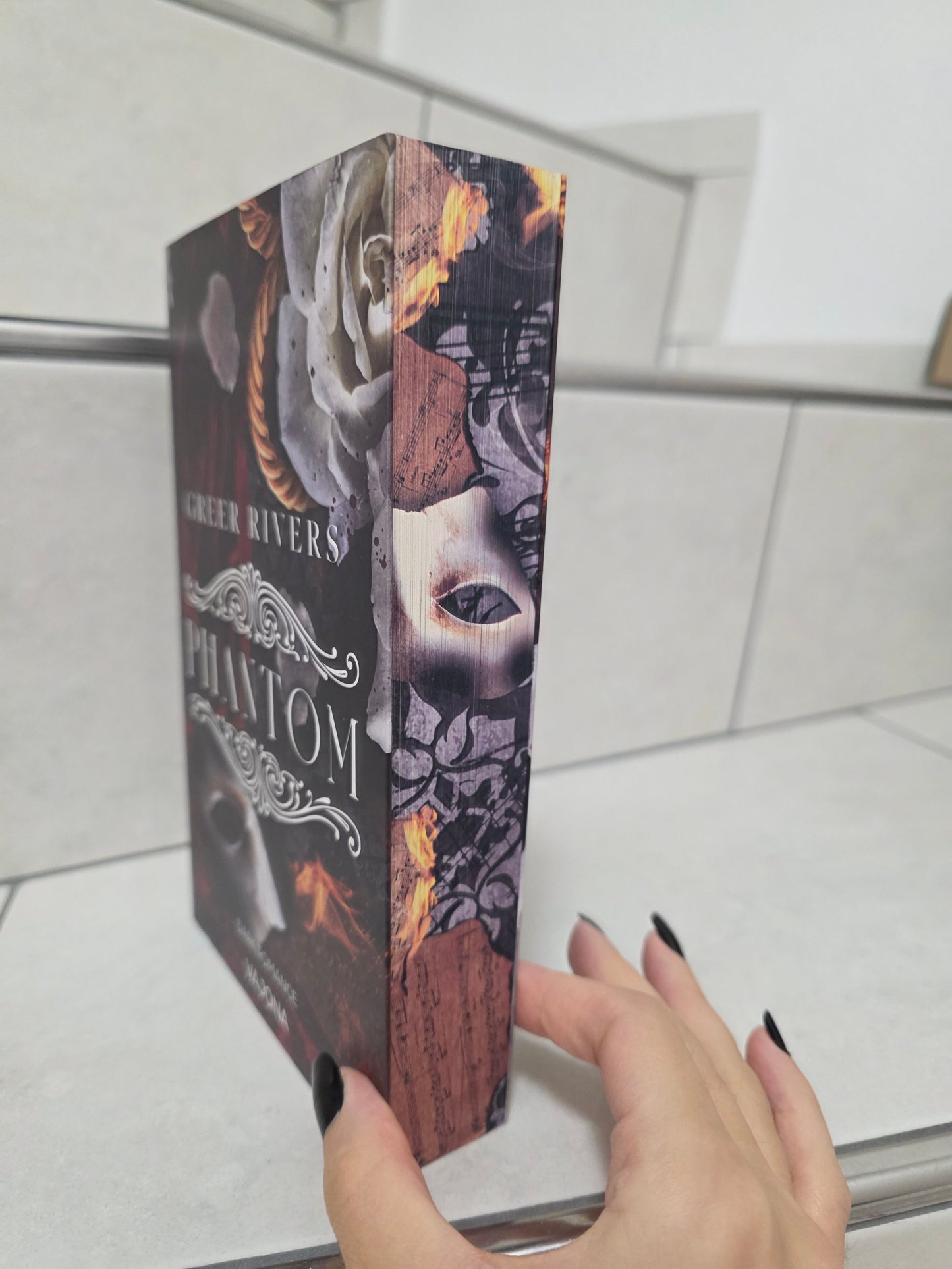 Phantom von Greer Rivers
