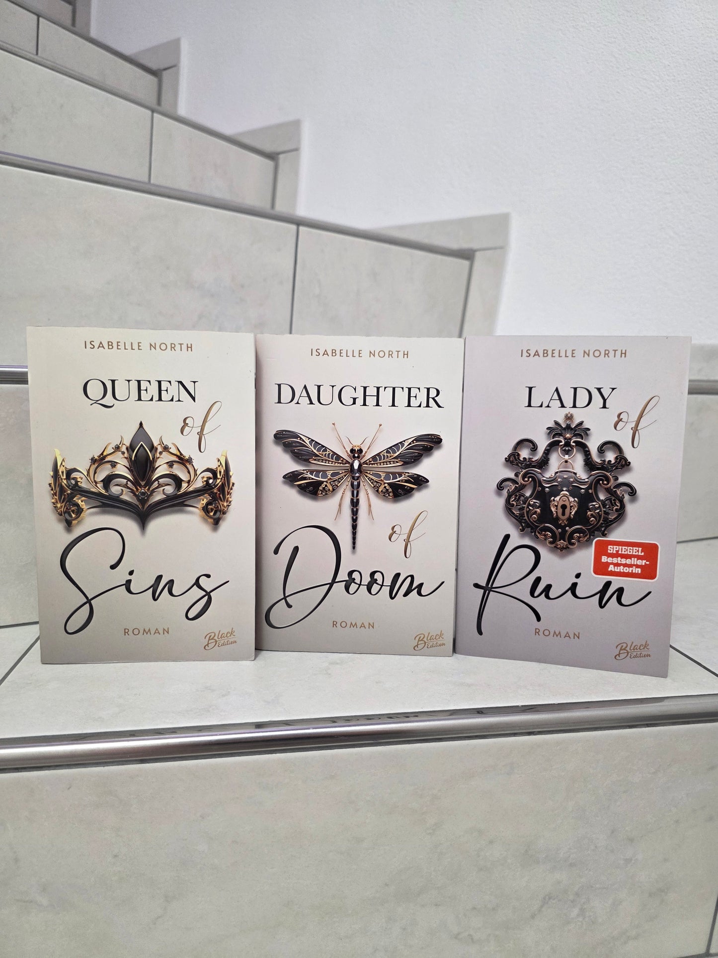 Queen of Sins 1-3 von Isabelle North