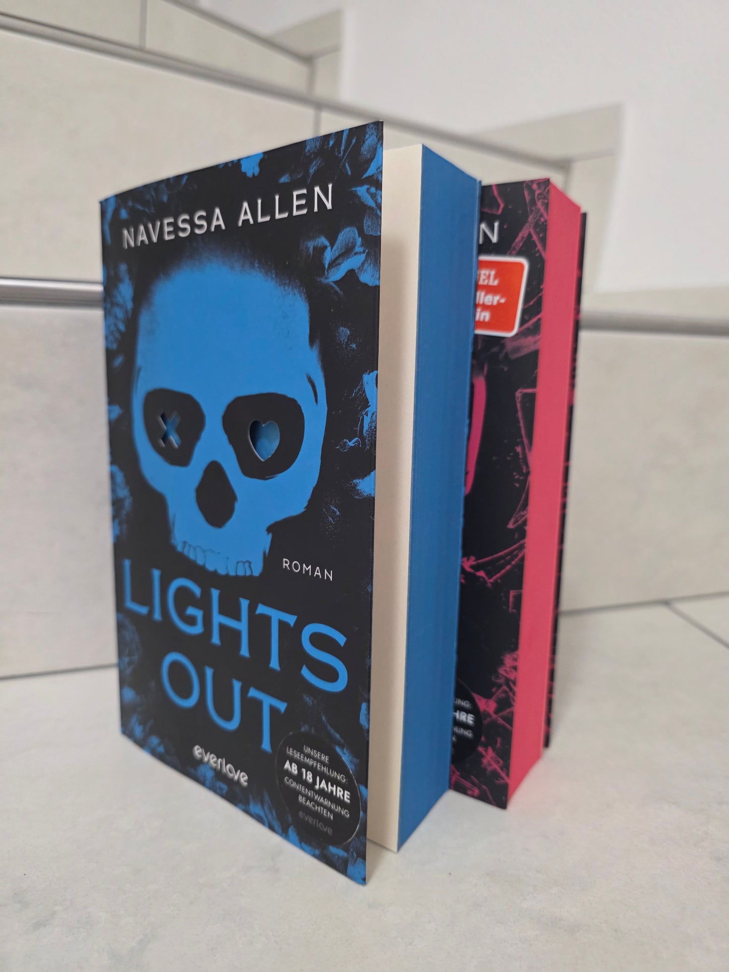 Lights Out 1&2 von Navessa Allen