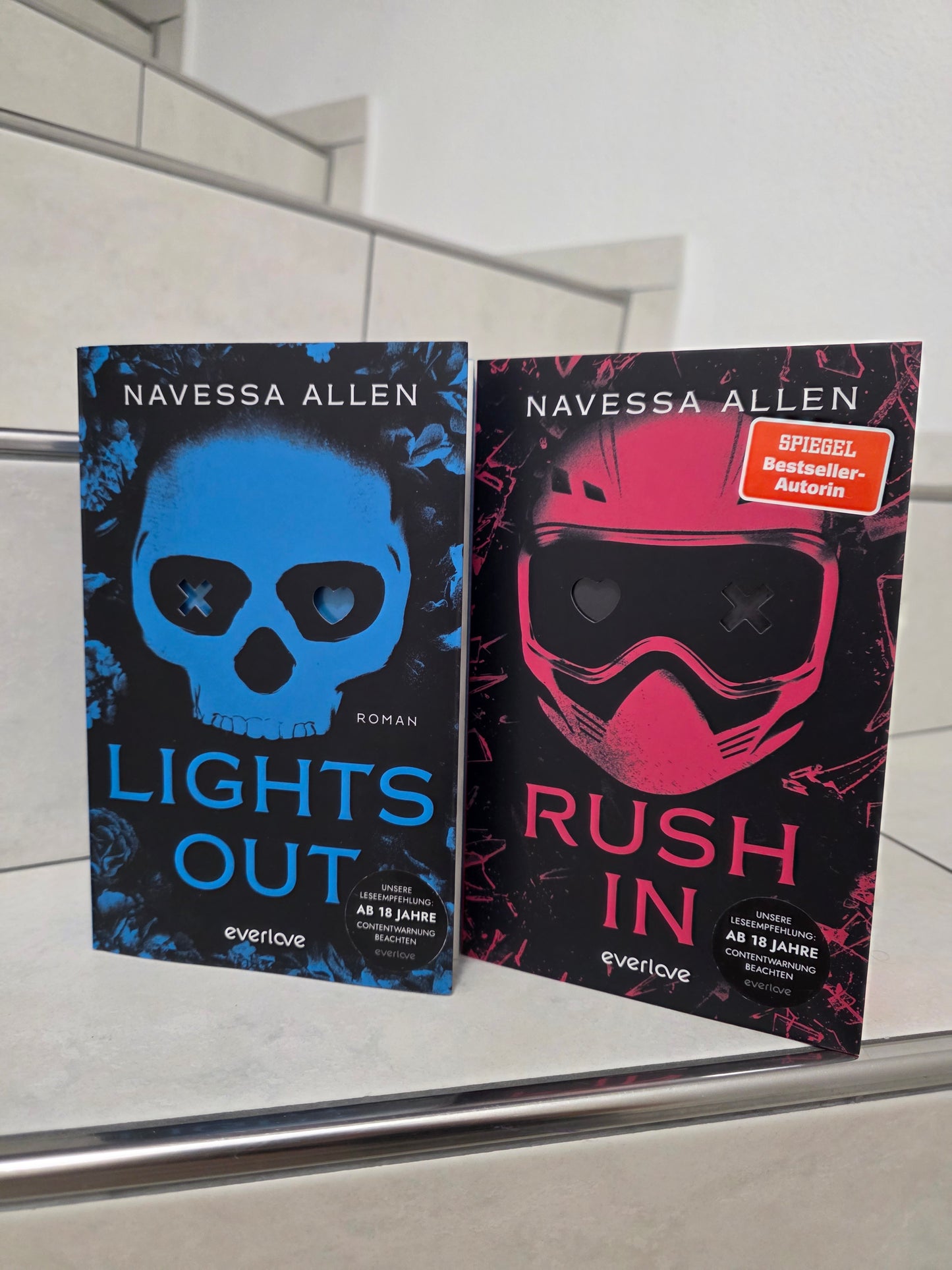 Lights Out 1&2 von Navessa Allen